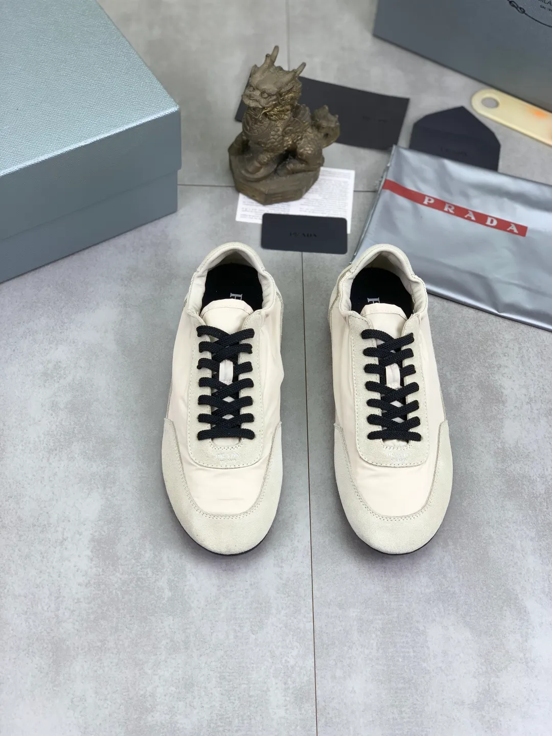 Men's shoes 💰P500💰【New style】hot style is on the official website, 🆘 Trendy brand (Prada) mainly promotes hot style, avant-garde and versatile fashion men's shoes private version mold opening, cowhide surface splicing 1:1 replica... fashionable and simple, original imported cowhide lining cowhide feet; the atmosphere and personality are more fashionable, eye-catching and pursuing class. It will subvert the old idea and be a must-have for fashion trendsetters with you! Must keep it for yourself! Tall and comfortable, large and low, high-end quality workmanship. Size: 38-44; 6️⃣colors available.